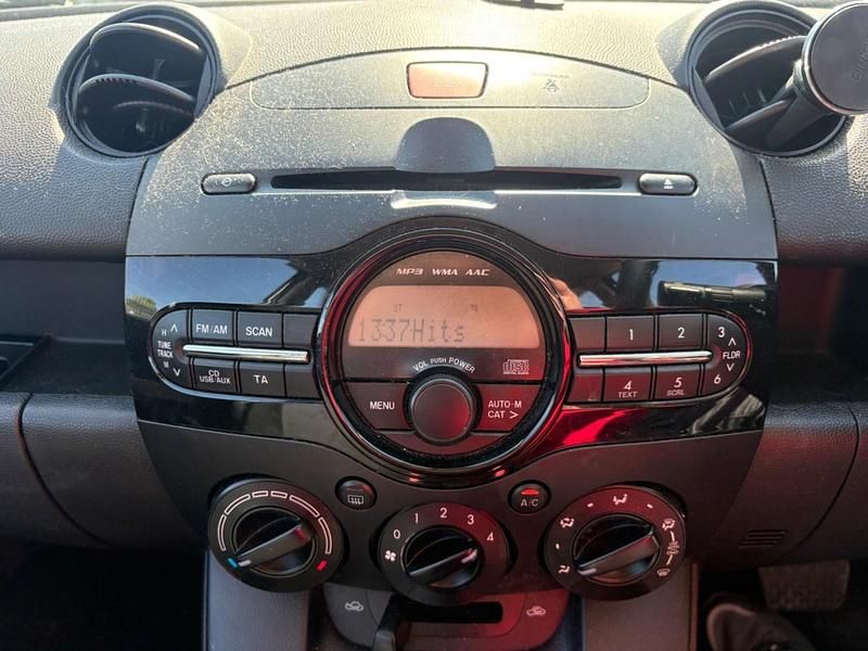 Usado Mazda 2 102 HP (75 kW) 2013 Prateado Citadino