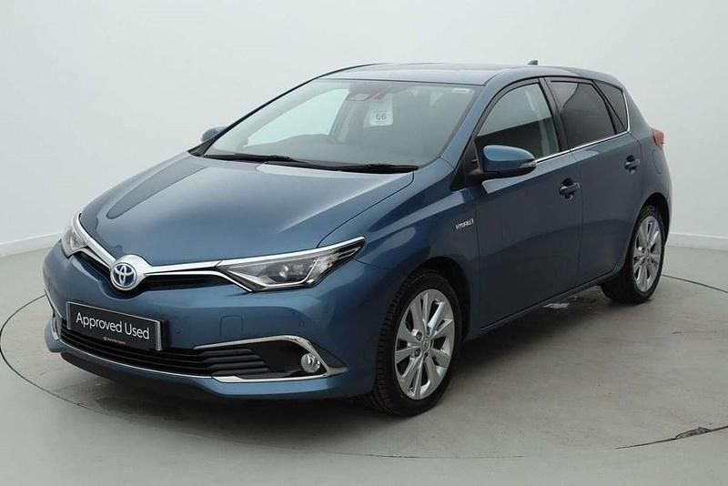 Usado Toyota Auris Hybrid 134 HP (98 kW) 2018 Azul Citadino