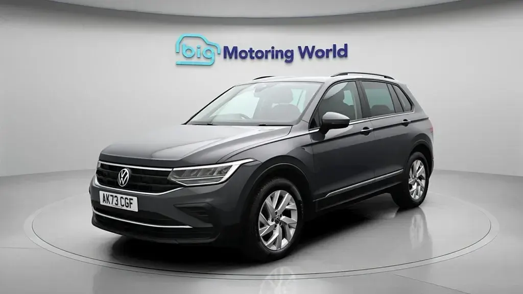 Begagnad VW Tiguan S 130 HK (95 kW) 2023 Grå SUV