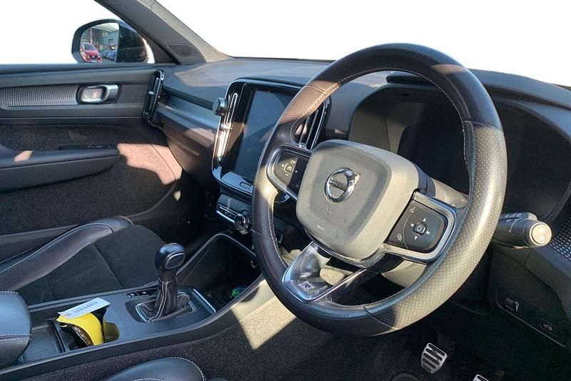 Used Volvo XC40 R-Design Pro 2019 Black SUV