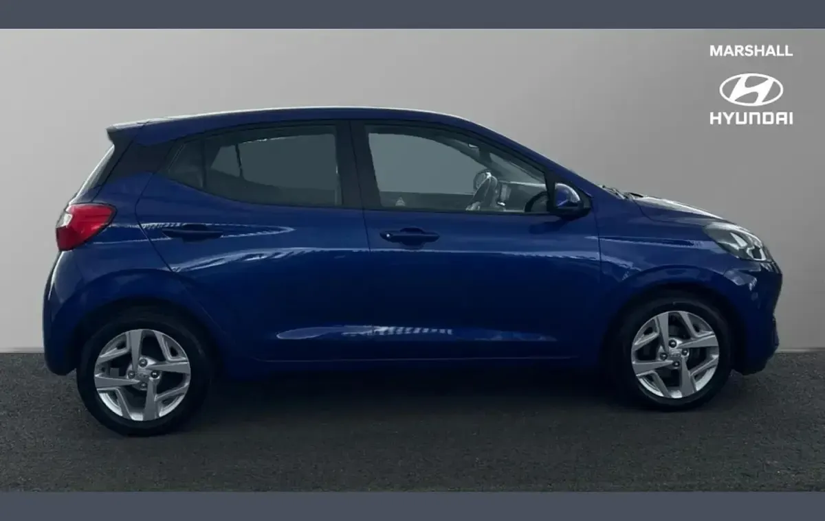 Used Hyundai i10 SE 67 HP (49 kW) 2023 Blue Hatchback