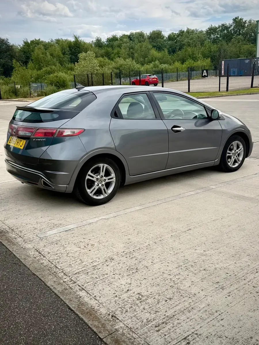 Used Honda Civic SE 100 HP (73 kW) 2010 Silver Hatchback