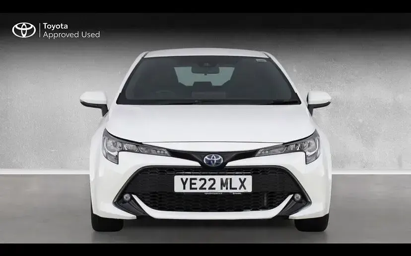 Used Toyota Corolla 120 HP (88 kW) 2022 White Hatchback