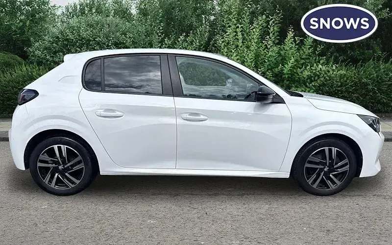 Used Peugeot 208 Active+ 102 HP (75 kW) 2023 White Hatchback