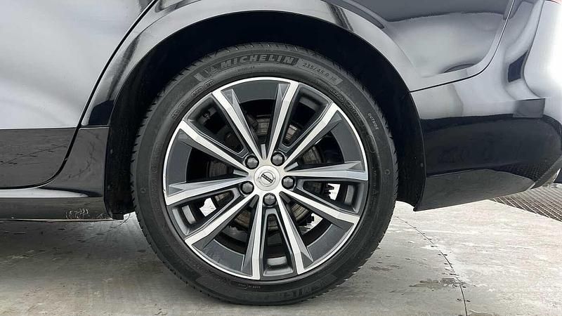 Used Volvo V60 Momentum 163 HP (119 kW) 2022 Black Estate
