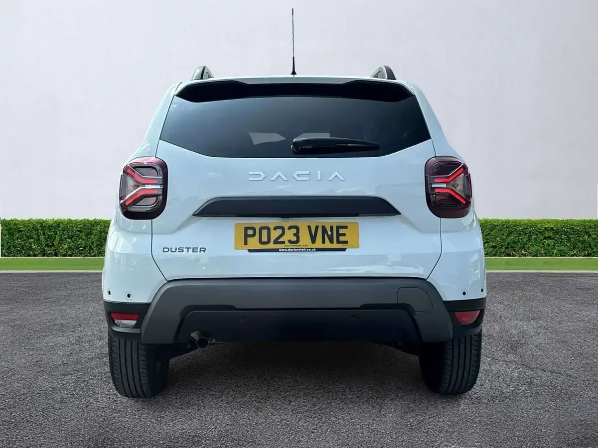 Used Dacia Duster Journey 150 HP (110 kW) 2023 White SUV