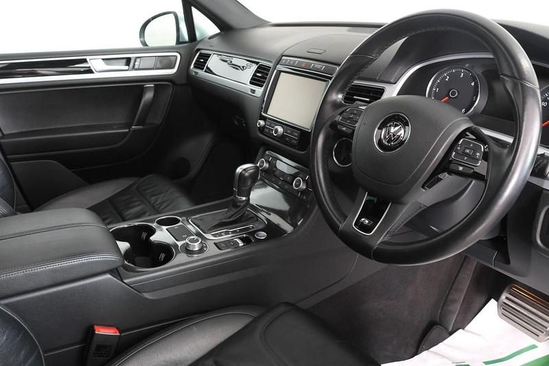 Used VW Touareg R-line Plus 262 HP (192 kW) 2017 Silver SUV