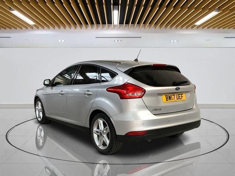 Used Ford Focus Zetec 120 HP (88 kW) 2017 Silver Hatchback