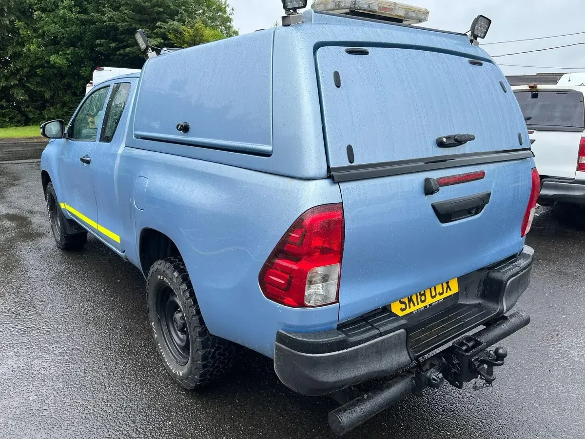Used Toyota HiLux Active 150 HP (110 kW) 2018 Blue Pickup