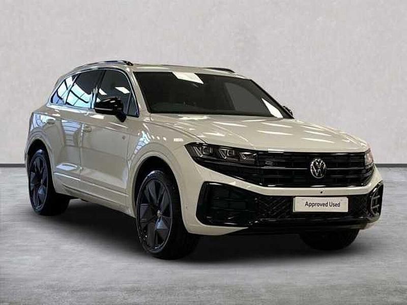 White New 2025 VW Touareg Black Edition SUV | £58,020 (A bit pricey) - Image 1/4
