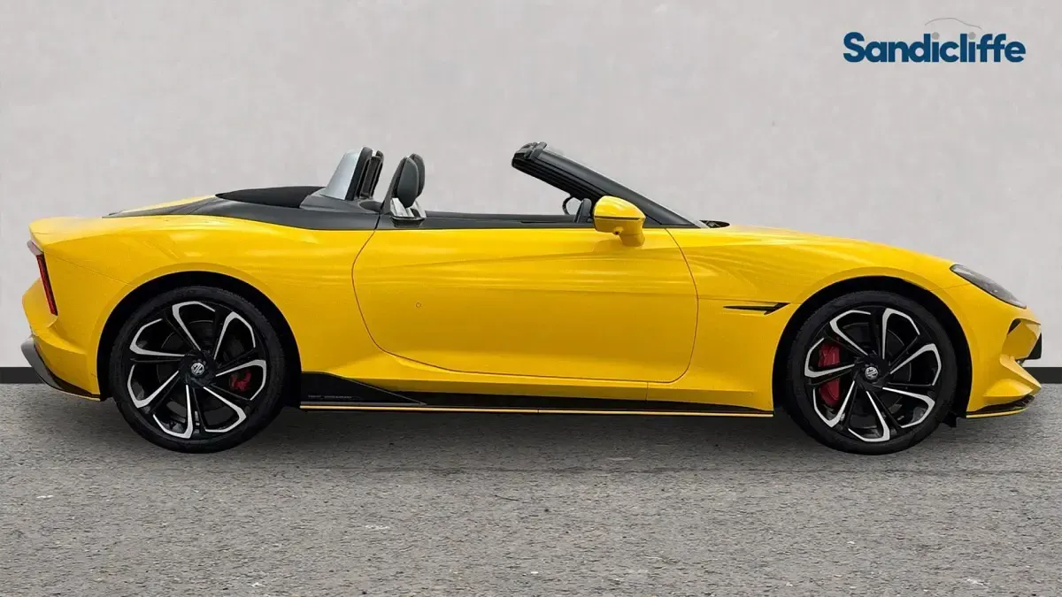 Usado MG Cyberster 375 kW (510 HP) 2024 Amarelo Cabrios