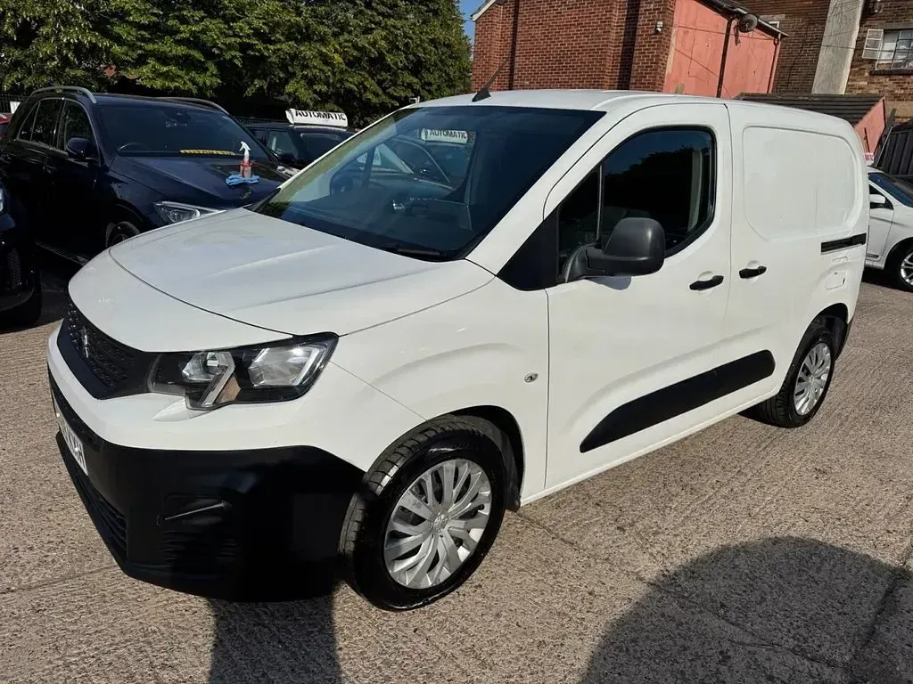 Used Peugeot Partner 131 HP (96 kW) 2020 White MPV