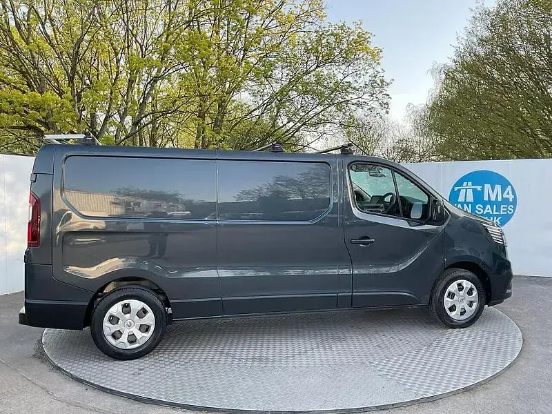 Used Renault Trafic Business 130 HP (95 kW) 2023 Slate grey