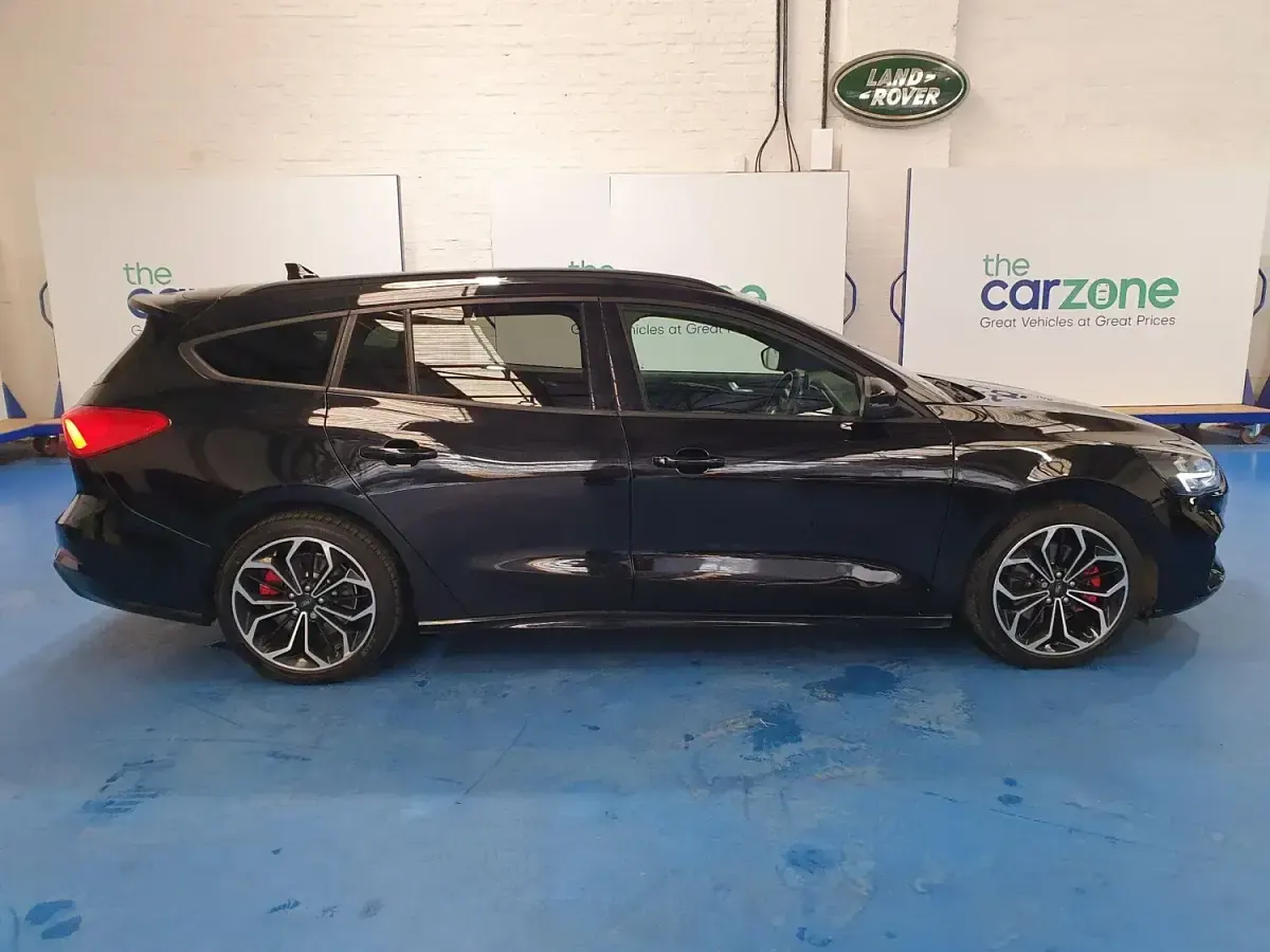 Usado Ford Focus ST-Line X 120 HP (88 kW) 2022 Preto Carrinha