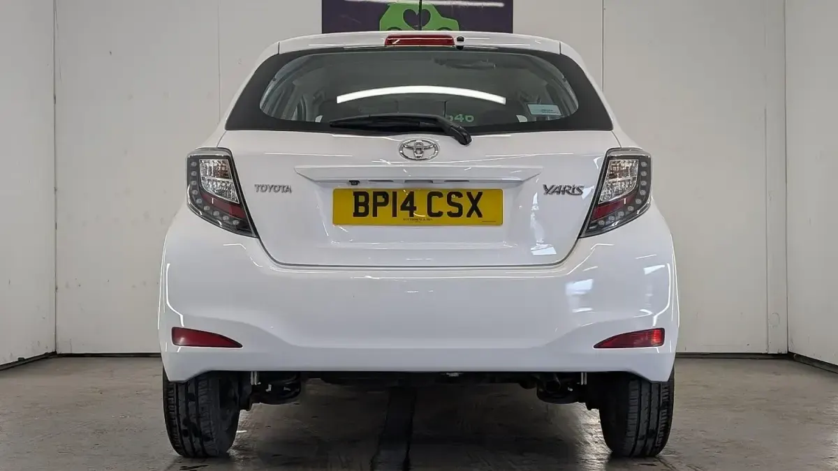 Used Toyota Yaris Plus 99 HP (72 kW) 2014 White Hatchback