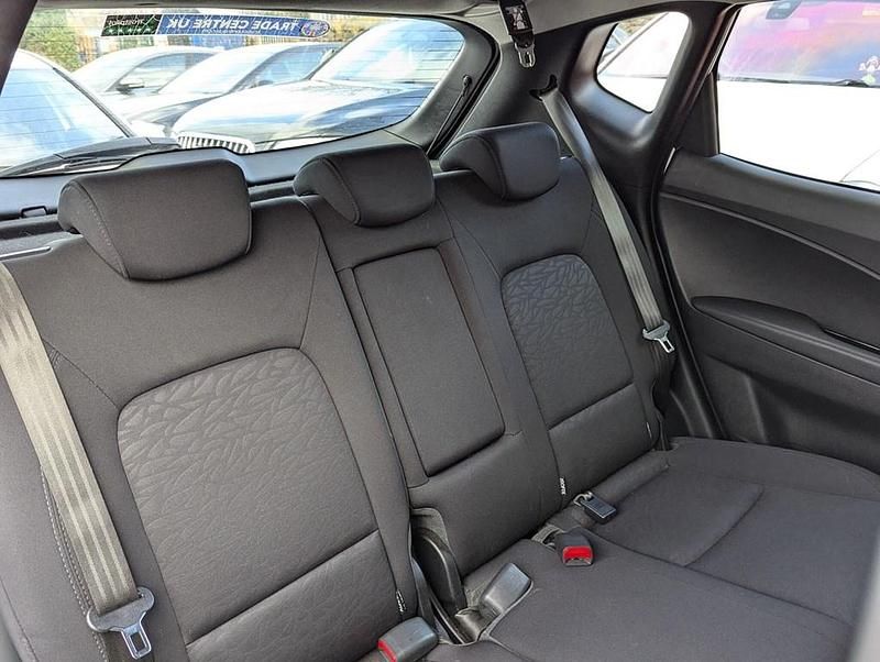 Used Hyundai ix20 SE 90 HP (66 kW) 2017 White Hatchback