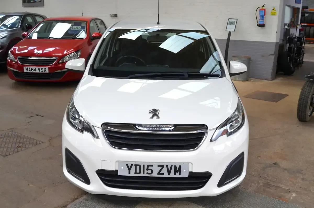 Used Peugeot 108 Active 68 HP (50 kW) 2015 White Hatchback