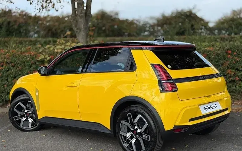 New Renault 5 E-Tech Komfort 110 kW (150 HP) 2026 Hatchback