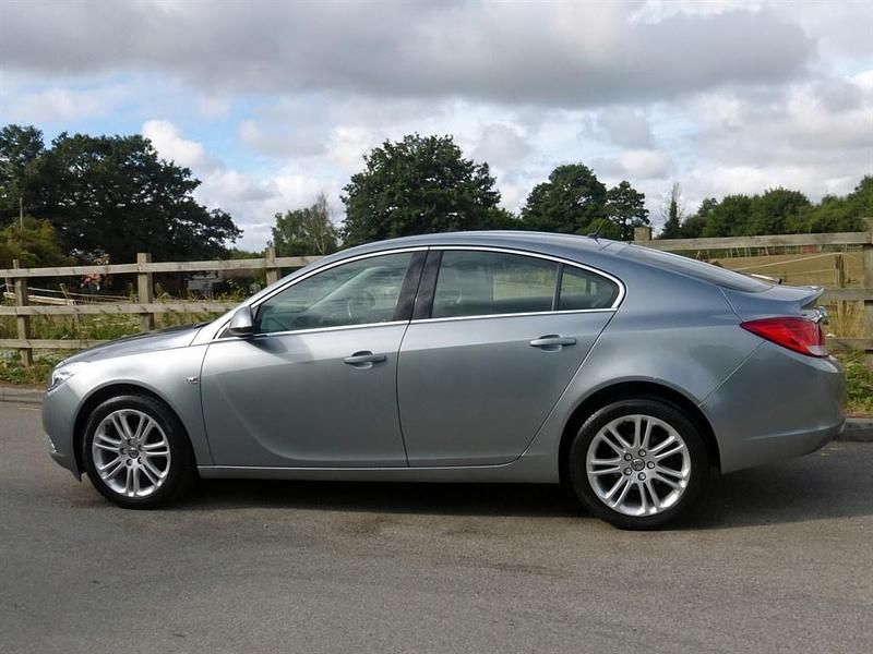 Used Vauxhall Insignia 140 HP (102 kW) 2012 Silver Hatchback