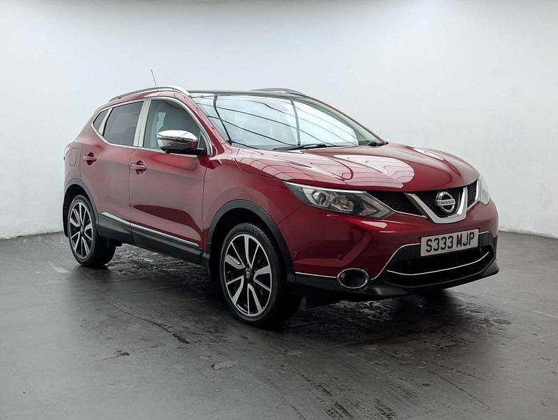 Used Nissan Qashqai Tekna 110 HP (80 kW) 2015 Red SUV