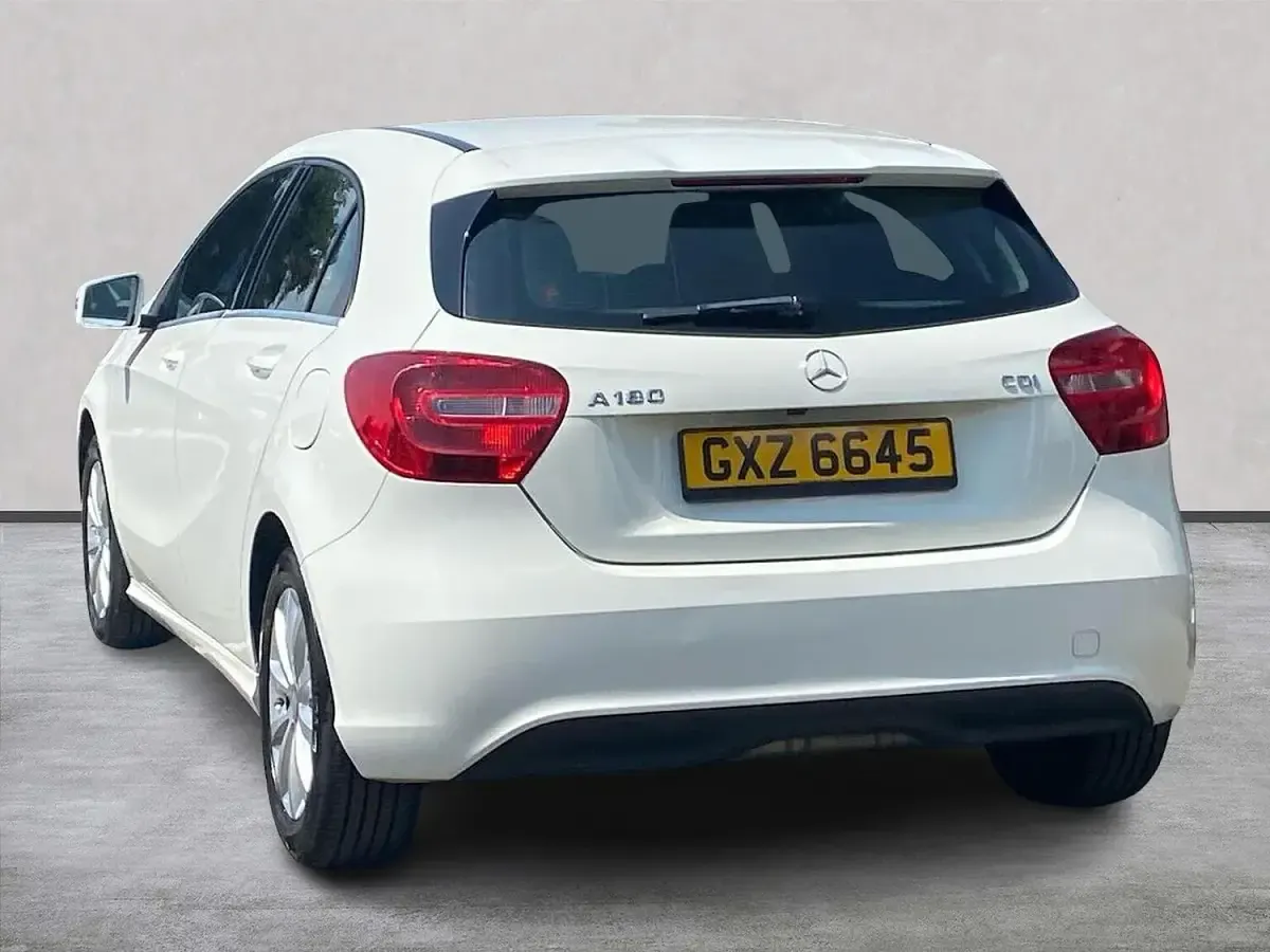 Used Mercedes A180 SE 2014 White Hatchback