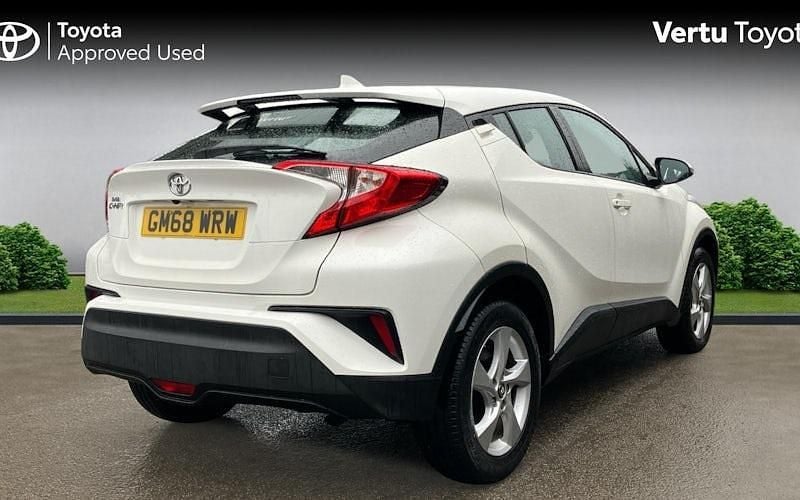 Used Toyota C-HR 116 HP (85 kW) 2019 White SUV