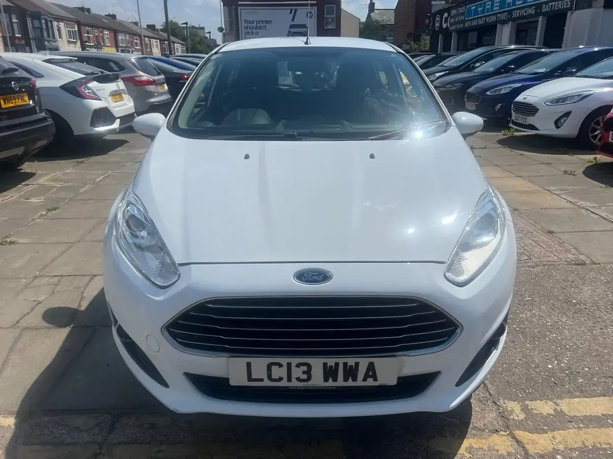 Used Ford Fiesta Zetec 2013 White Hatchback