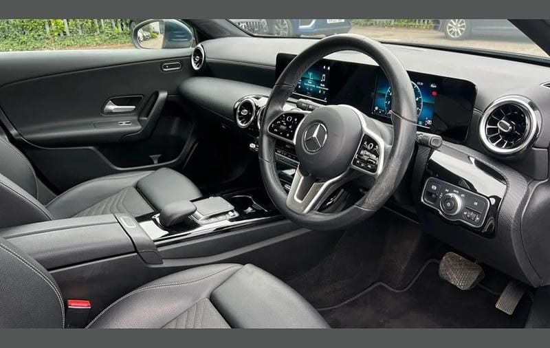 Used Mercedes A180 SE 134 HP (98 kW) 2021 Blue Hatchback