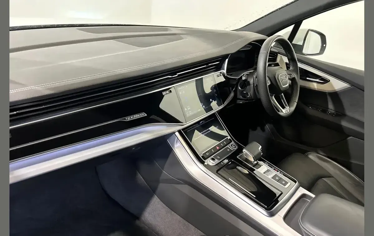 Used Audi Q7 S-Line 228 HP (167 kW) 2023 White SUV