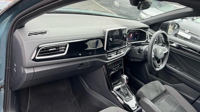 Used VW T-Roc R-line 150 HP (110 kW) 2025 Petrol blue metallic black SUV