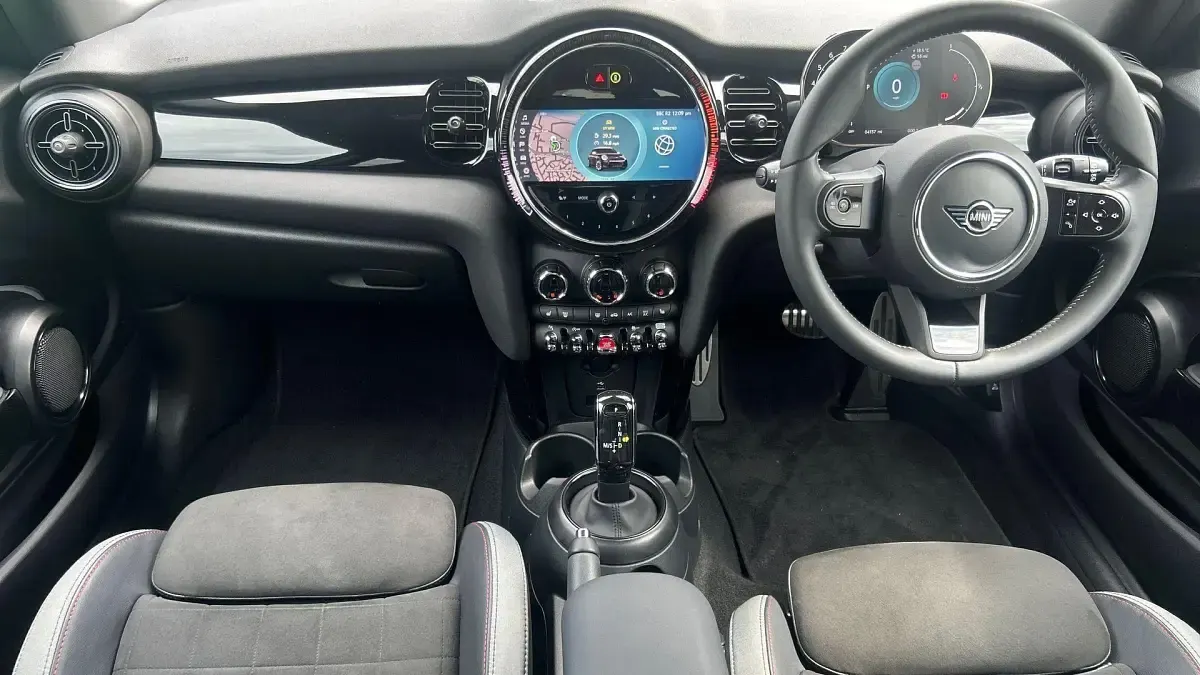 Usado Mini Cooper Hatch 134 HP (98 kW) 2023 Amarelo Citadino