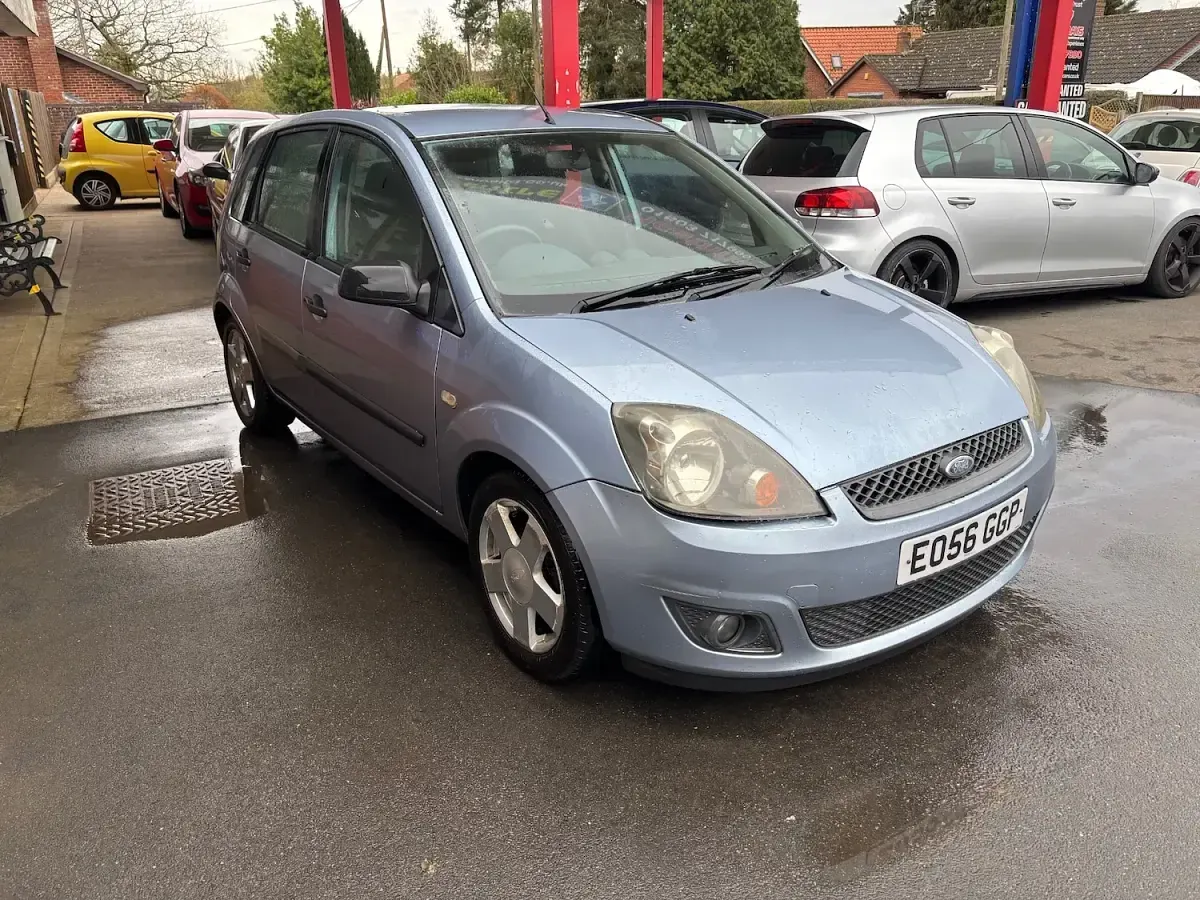 Used Ford Fiesta Zetec 80 HP (58 kW) 2006 Blue Hatchback