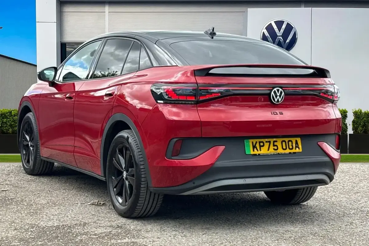 Begagnad VW ID.5 Black Edition 210 kW (286 HK) 2026 Röd SUV