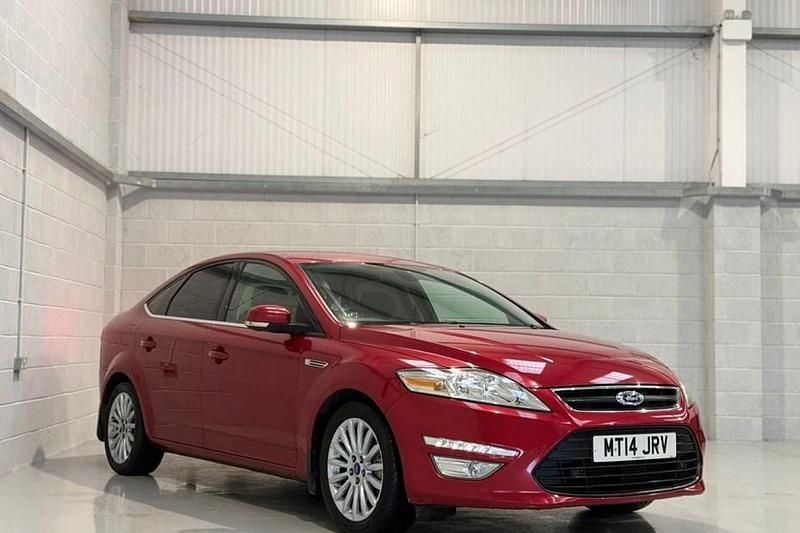 Used Ford Mondeo Business Edition 140 HP (102 kW) 2014 Red Hatchback