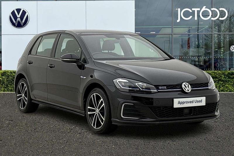Black Used 2017 VW Golf VII GTE Hatchback | £16,888 (A bit pricey) - Image 1/4