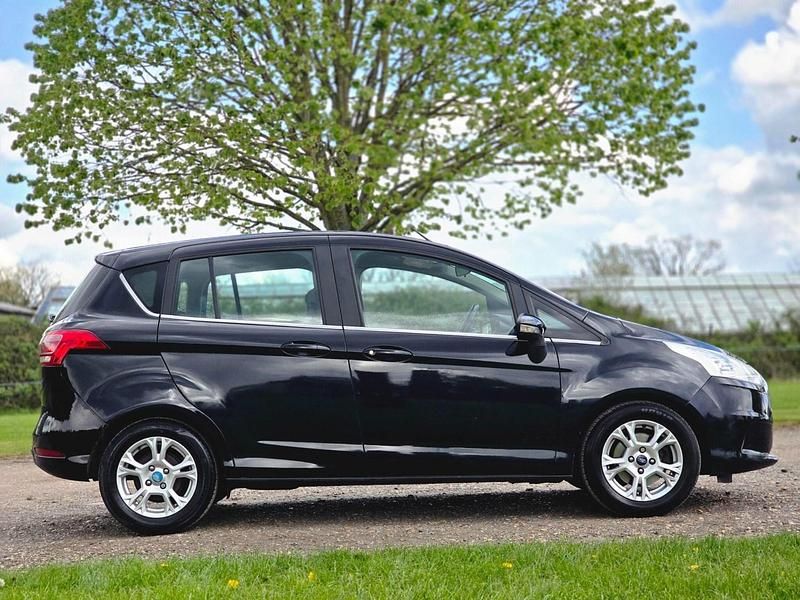 Used Ford B-MAX Zetec 105 HP (77 kW) 2015 Black MPV