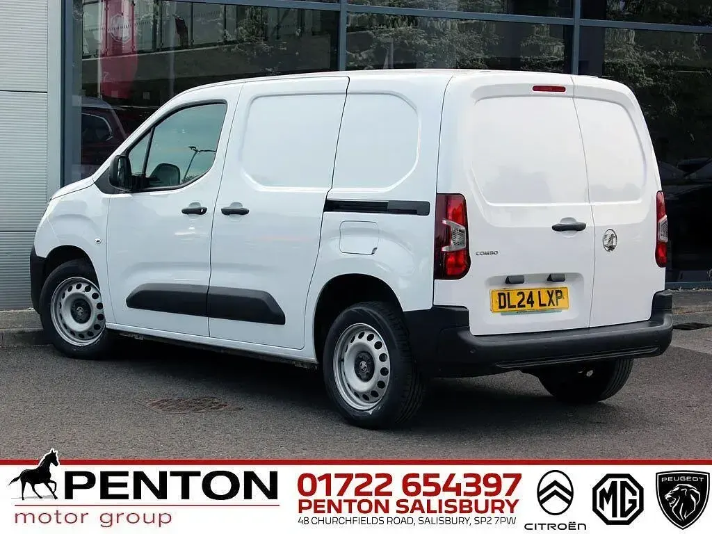 Second-hand Vauxhall Combo S 100 CP (73 kW) 2024 Alb Monovolum