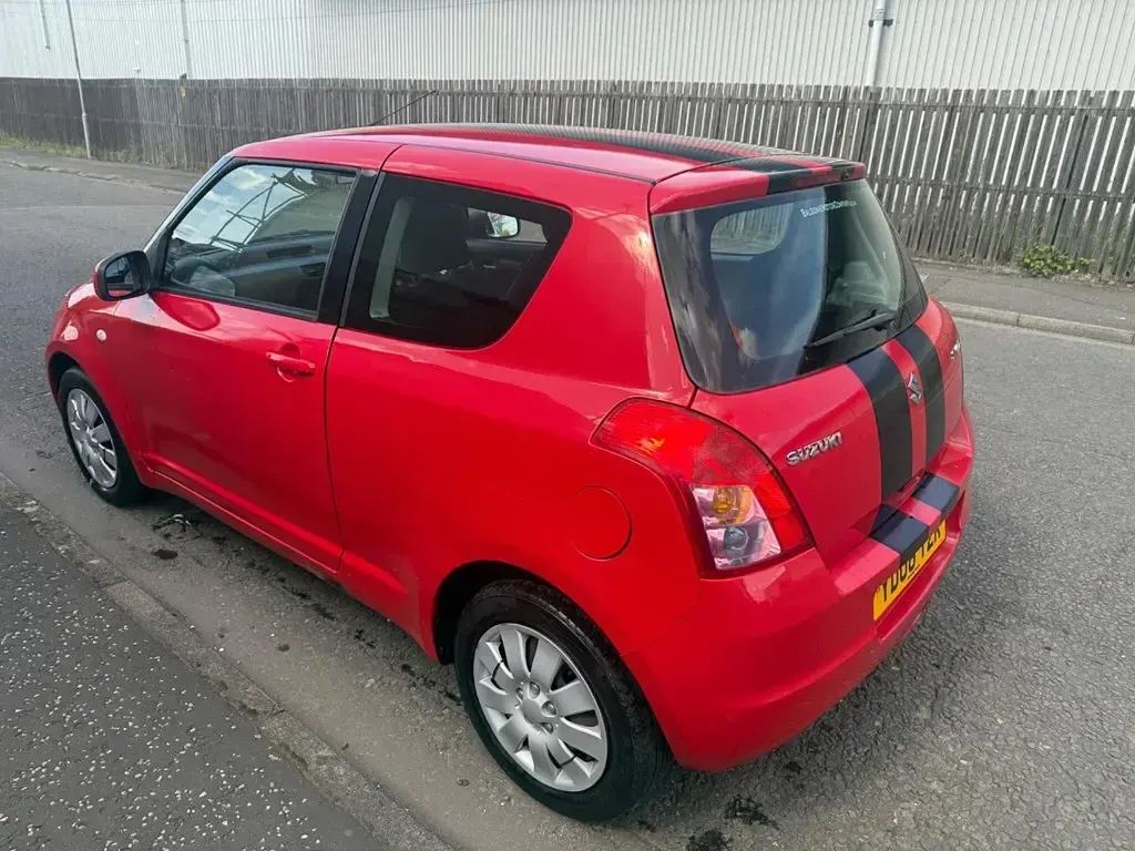 Begagnad Suzuki Swift GL 92 HK (67 kW) 2008 Röd Halvkombi