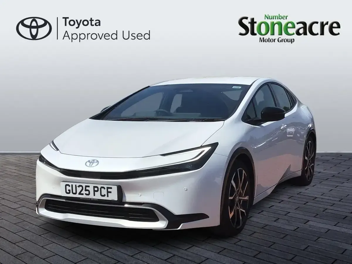 Used Toyota Prius 2025 White Hatchback