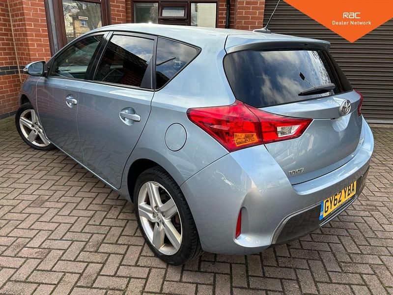 Used Toyota Auris Sport 132 HP (97 kW) 2012 Blue Hatchback
