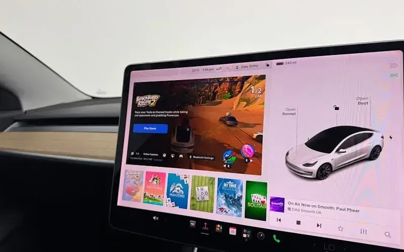 Used Tesla Model 3 Performance 461 kW (627 HP) 2019 White Sedan