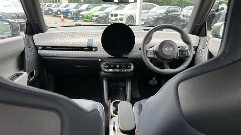 Image 4/4