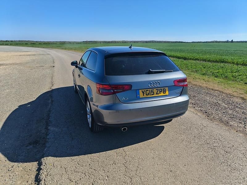 Begagnad Audi A3 Sport 110 HK (80 kW) 2015 Grå Halvkombi