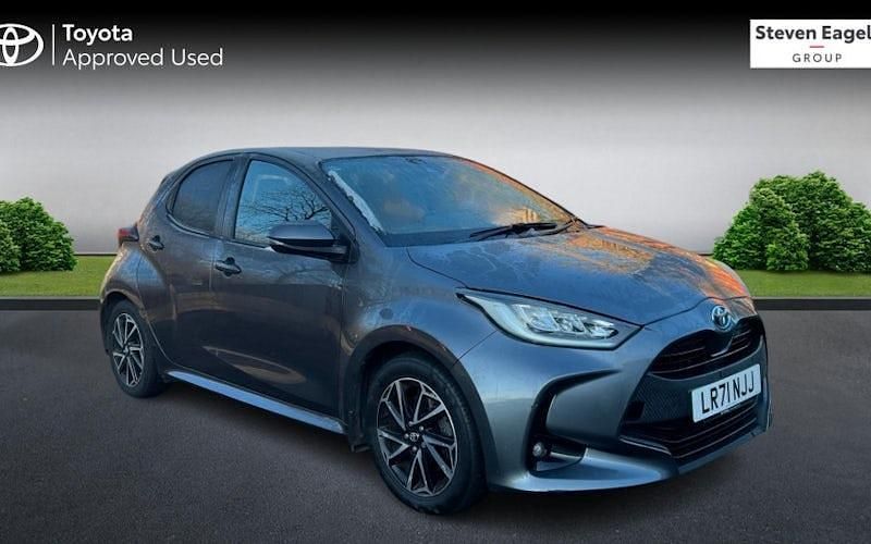 Used 2025 Toyota Yaris Hybrid Design Hatchback | £14,295 (Good price) - Image 1/4