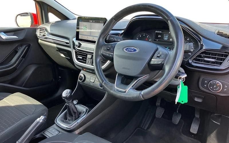 Usado Ford Fiesta Zetec 86 HP (63 kW) 2019 Vermelho Citadino