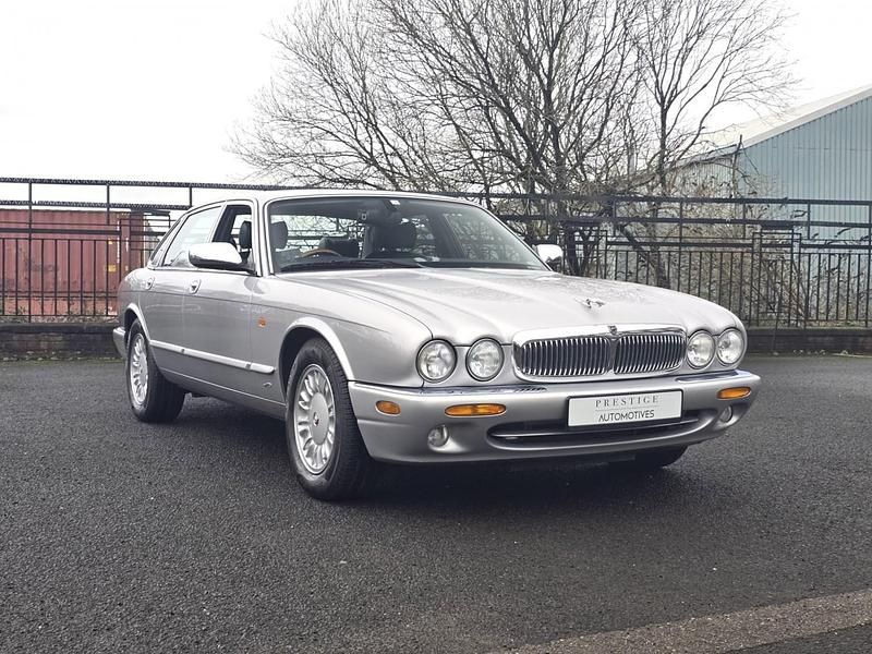 Used Jaguar XJ Classic 290 HP (213 kW) 2023 Silver Sedan