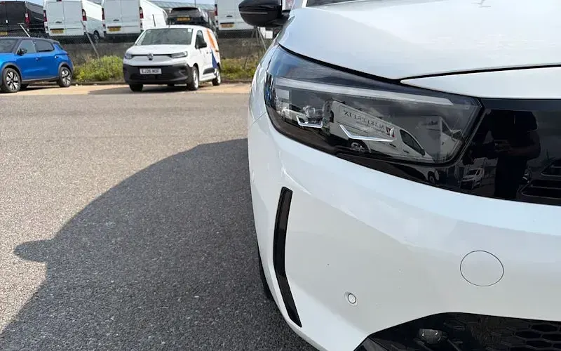Used Vauxhall Corsa Ultimate 131 HP (96 kW) 2023 White Hatchback