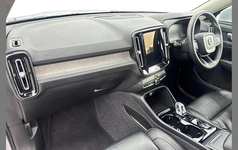 Used Volvo XC40 Inscription 197 HP (144 kW) 2021 Silver SUV