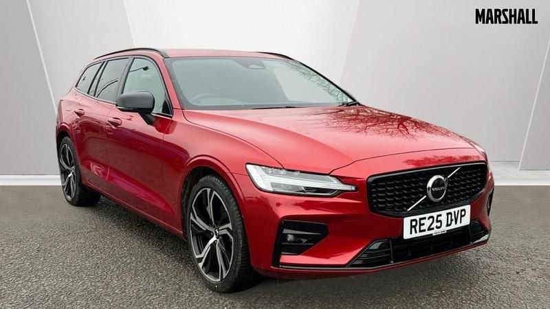 Usado Volvo V60 Plus 197 HP (144 kW) 2025 Vermelho Carrinha