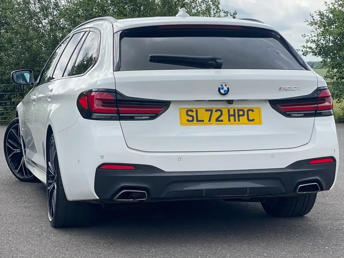 Used BMW 520 M Sport 2022 Alpine white Estate